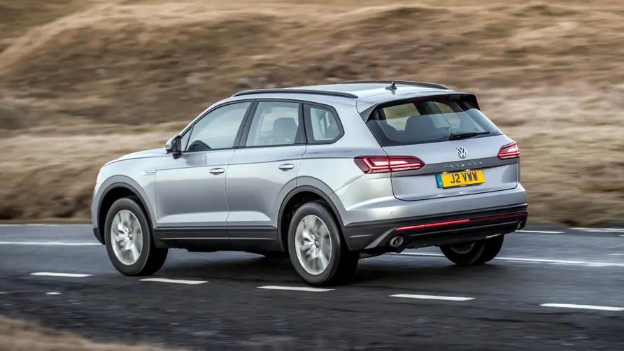 Volkswagen Touareg 3.0 V6 TSI 340hp 4Motion Atmosphere Zadní pohled