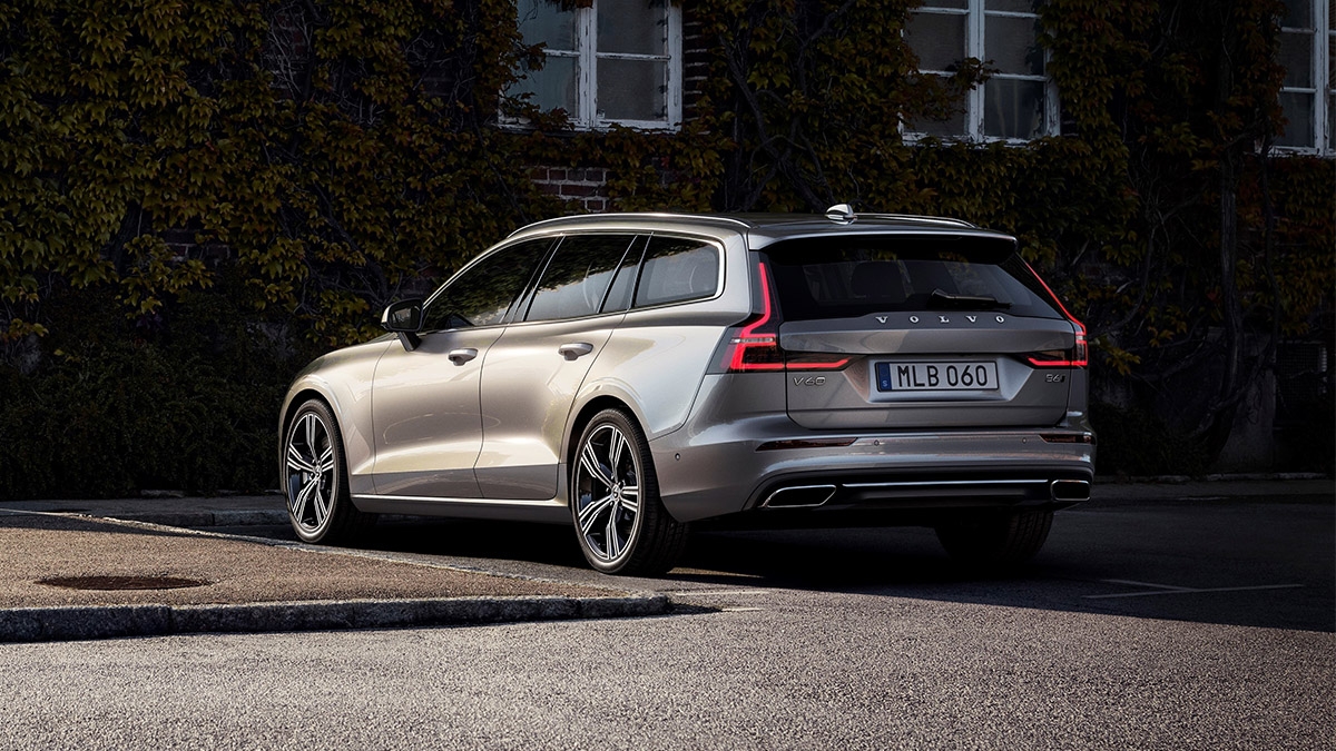 Volvo V60 B3 Momentum Advantage Zadní pohled